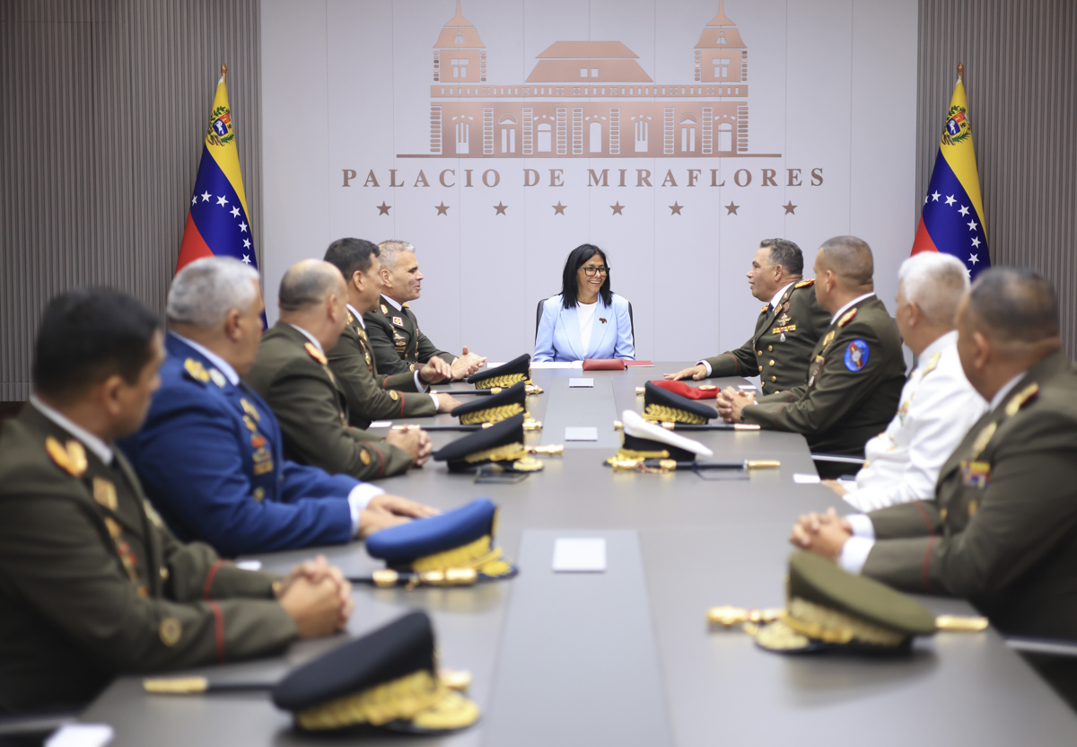 Delcy Rodríguez reorganiza cúpula militar venezolana tras salida de Padrino López