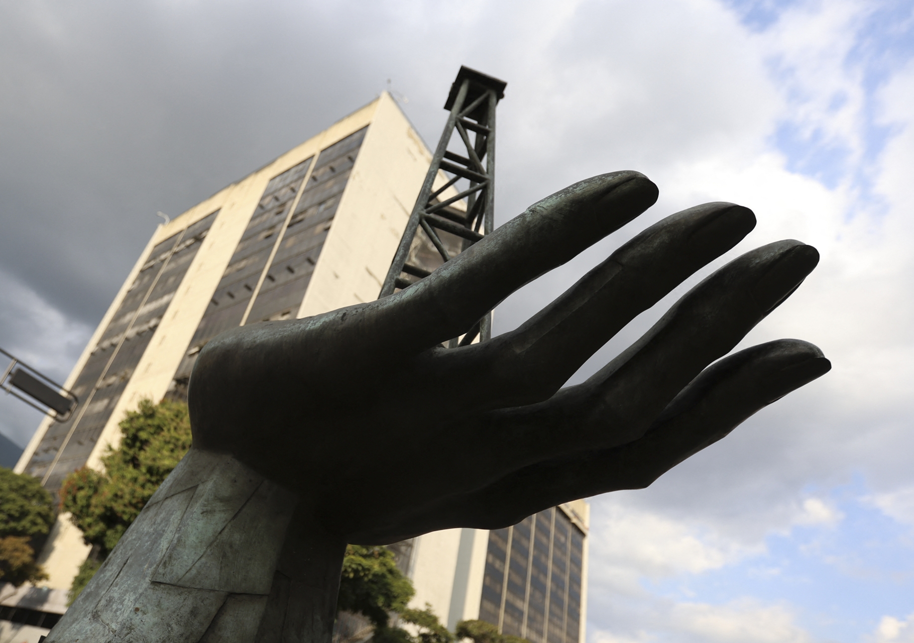 Pdvsa adeuda 3.300 millones de dólares a Eni por impagos de gas